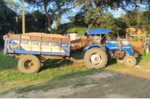 अवैध बालू लदे तीन ट्रैक्टर जब्त। चालक गाड़ी छोड़कर हुए फरार