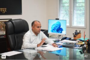 उपायुक्त की अध्यक्षता में हुई आजीविका संवर्धन की समीक्षा बैठक, बोले… स्थानीय हुनर और संसाधनों से लोगों को आत्मनिर्भर बनाने की दिशा में ठोस पहल हो, धरातल पर विभागों का प्रयास दिखे, फर्जी रिपोर्टिंग नहीं हो, शहद, पोल्ट्री, मशरूम, सिल्क, बांस, काजू और कला आदि से प्रखंडों में आजीविका संवर्धन पर जोर