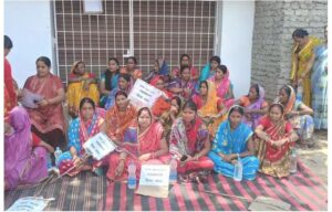 चांडिल : शराब दुकान हटाने की मांग को लेकर स्थानीय महिलाओं ने किया जमकर हंगामा