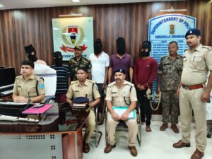 आदित्यपुर : अपराध की योजना बनाते 5 अपराधियों को पुलिस ने किया गिरफ्तार। हथियार भी हुआ बरामद