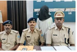 जमशेदपुरः सदर अस्पताल से मोटरसाइकिल चोरी का आरोपी गिरफ्तार, मोटरसाइकिल बरामद