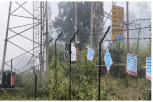 चाईबासा : नक्सलियों ने फिर मचाया तांडव, मोबाइल टावर को किया आग के हवाले