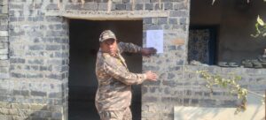 राजनगर में पॉक्सो आरोपी के घर पुलिस ने चस्पा किया इश्तेहार, कोर्ट में जल्द हाजिर होने का निर्देश