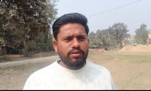 आदित्यपुर वार्ड 17: हर तरफ फैला अव्यवस्था का आलम, हर बार जनप्रतिनिधियों से मिला जनता को धोखा, महीनों से लंबित सड़क निर्माण कार्य का मामला छोड़ जनप्रतिनिधियों में जनता को गुमराह करने की मची है होड़। युवा नेता सानू सिंह ने उठाया मुद्दा