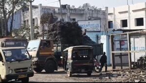 आदित्यपुर : औधोगिक क्षेत्र में खुलेआम हो रही सुरक्षा और ओवरलोडिंग के नियमो की अनदेखी। मामला न्यूको ऑटो प्राइवेट लिमिटेड कंपनी का। पढ़े पूरी खबर