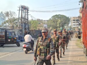 आदित्यपुर नगर चुनाव: प्रशासन ने किया फ्लैग मार्च, मतदाताओं को दिलाया सुरक्षा का भरोसा