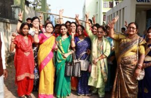 आदित्यपुर नगर निगम : वार्ड 29 से लोकप्रिय दिवंगत पार्षद स्वर्गीय राजमणि देवी की पुत्रवधू अर्चना कुमारी ने किया नामांकन। मिल रहा भारी जनसमर्थन