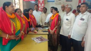 अंतरास्ट्रीय महिला दिवस के अवसर पर भारतीय कम्युनिस्ट पार्टी द्वारा महिलाओं को किया गया सम्मानित